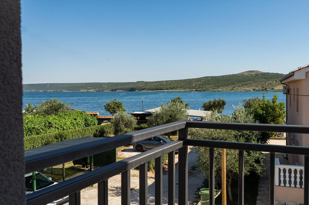 Apartment By The Sea Posedarje Exterior foto
