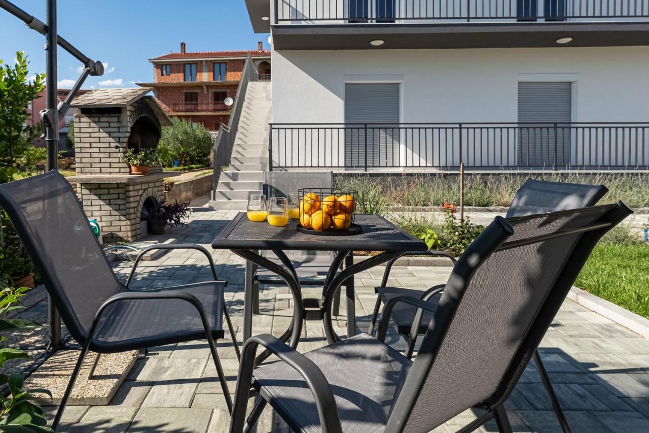 Apartment By The Sea Posedarje Exterior foto