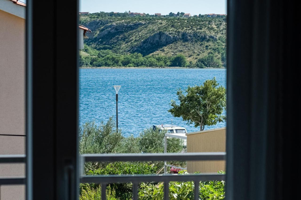 Apartment By The Sea Posedarje Exterior foto