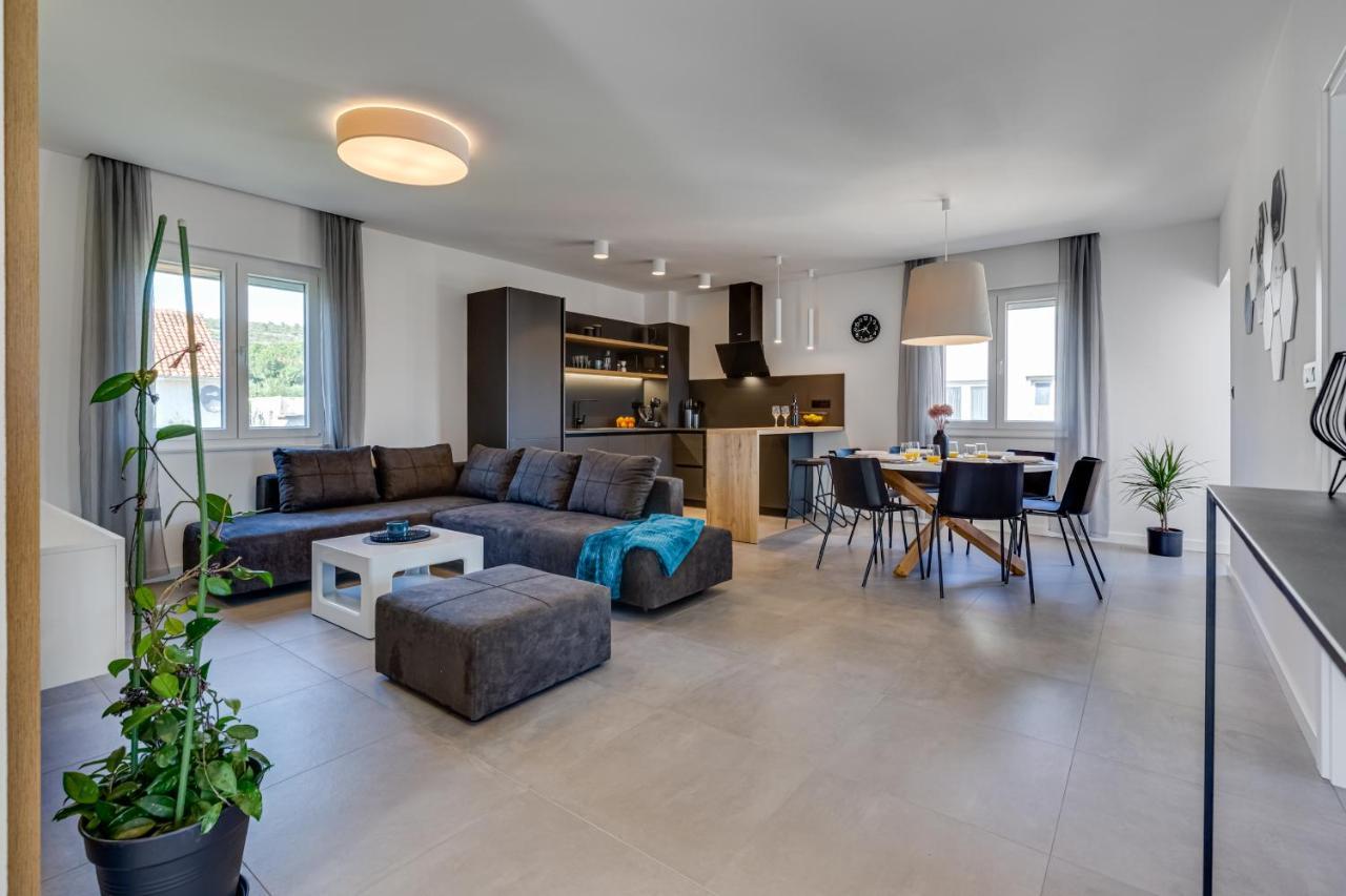 Apartment By The Sea Posedarje Exterior foto