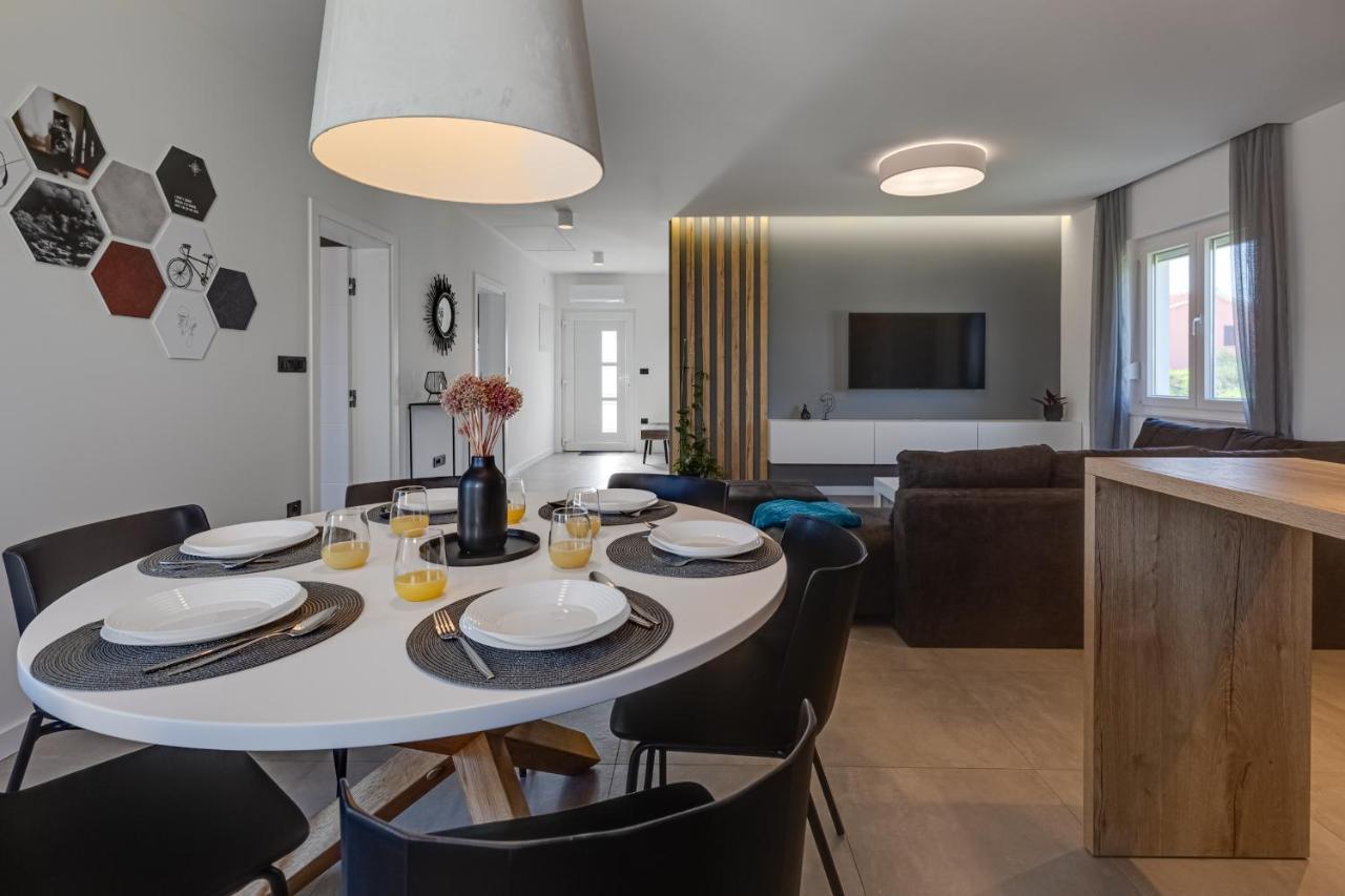 Apartment By The Sea Posedarje Exterior foto